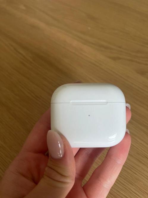 Apple AirPods 3 case A2566 (zonder oordopjes), Telecommunicatie, Mobiele telefoons | Oordopjes, Zo goed als nieuw, Ophalen of Verzenden
