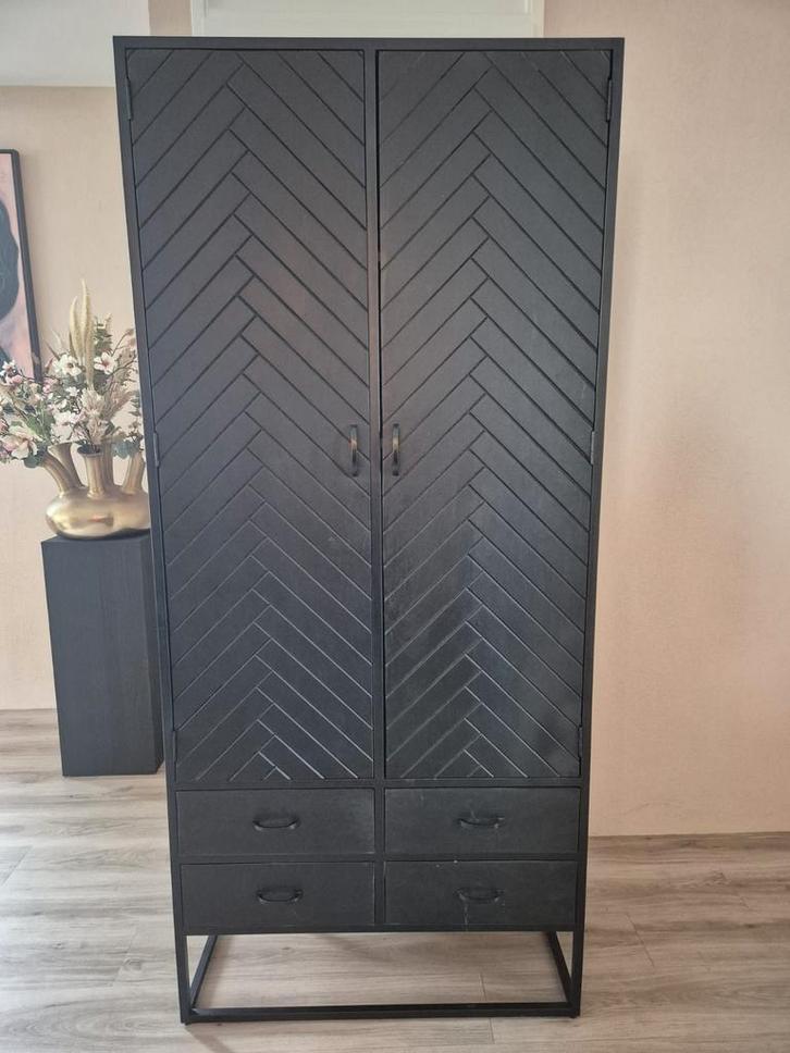 Kast zwart mangohout en staal., Huis en Inrichting, Kasten | Overige, Gebruikt, Ophalen