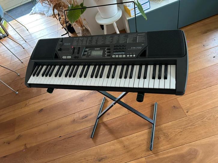 Casio CTK-700 Keyboard met Standaard, Muziek en Instrumenten, Keyboards, Gebruikt, 61 toetsen, Casio, Aanslaggevoelig, Ophalen