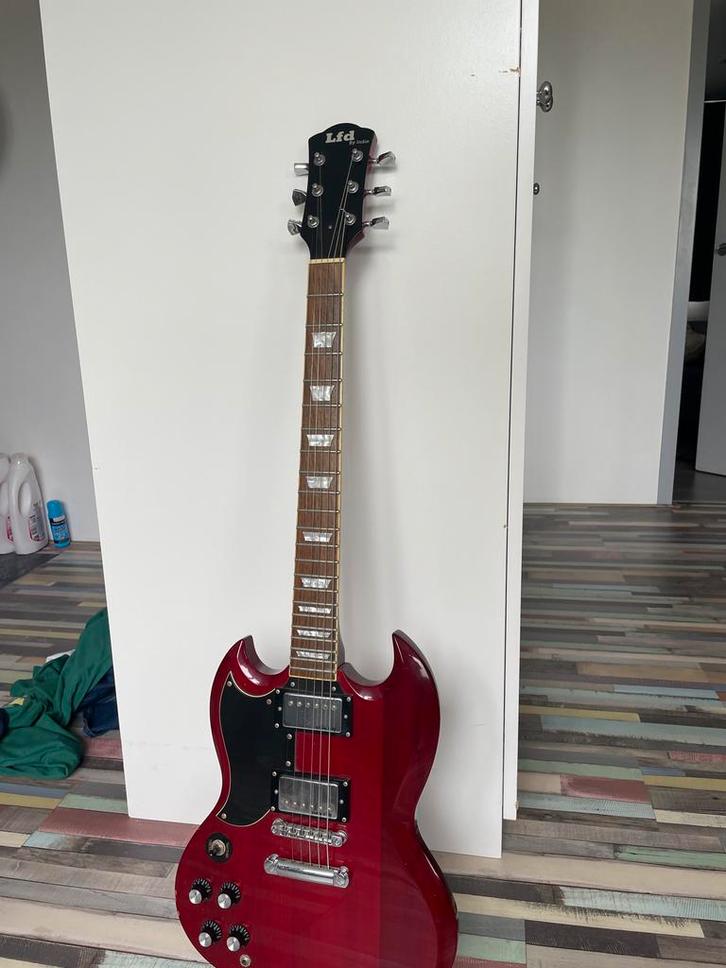 Linkshandige Indie LFD Gitaar - Fijn Bespeelbaar!, Muziek en Instrumenten, Snaarinstrumenten | Gitaren | Elektrisch, Gebruikt