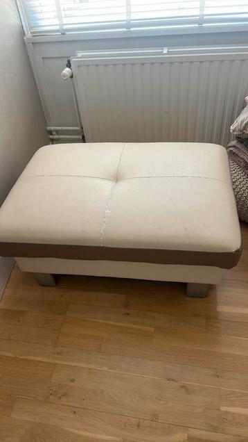 Hocker creme taupe, bovenkant beschadigd