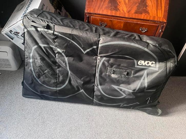 EVOC fietskoffer te huur/koop, Fietsen en Brommers, Fietsaccessoires | Fietstassen, Zo goed als nieuw, Ophalen