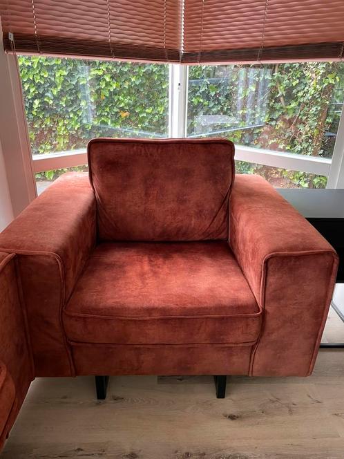 Bruinrode comfortabele fauteuil, Huis en Inrichting, Fauteuils, Zo goed als nieuw, Stof, 100 tot 125 cm, Minder dan 75 cm, Ophalen