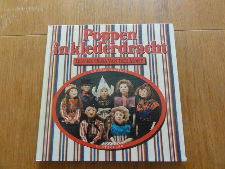 Poppen in klederdracht, werkboek, Boeken, Hobby en Vrije tijd, Zo goed als nieuw, Poppen maken, Ophalen of Verzenden