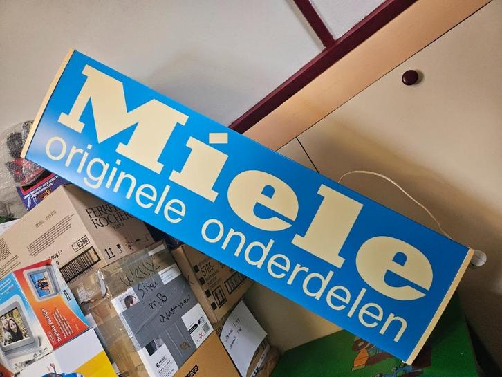 Miele Originele Onderdelen Lichtbak Licht reclame - API Neon, Verzamelen, Merken en Reclamevoorwerpen, Gebruikt, Lichtbak of (neon) lamp