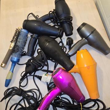 Kappers Partij: Haardrogers & Stijltangen beschikbaar voor biedingen