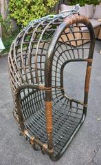 TE KOOP; MOOIE HANGSTOEL VAN ZWART ROTAN, Huis en Inrichting, Stoelen, Ophalen, Zwart, Riet of Rotan, Zo goed als nieuw