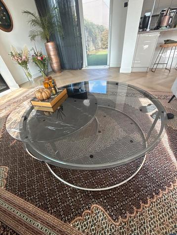 Glazen salontafel met marmeren blad beschikbaar voor biedingen