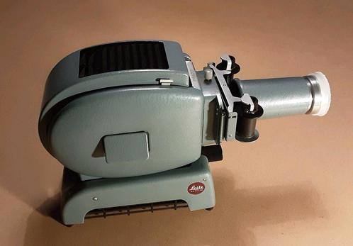 Vintage leitz prado 500 projector in koffer., Audio, Tv en Foto, Diaprojectors, Zo goed als nieuw, Ophalen of Verzenden