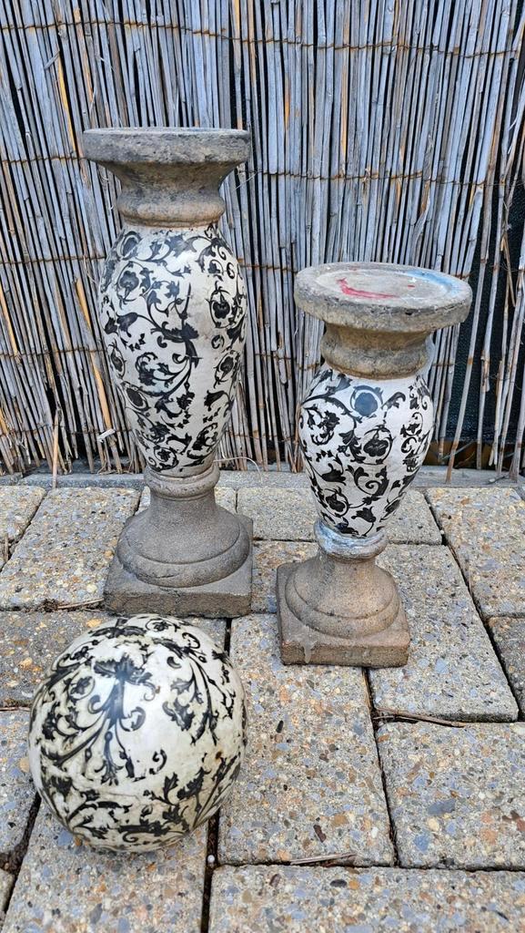 Stenen kaarsenstandaard / Sokkels met bol, Antiek en Kunst, Curiosa en Brocante, Ophalen of Verzenden