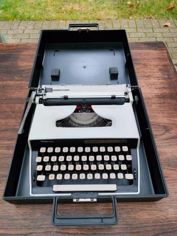 Typemachine REMINGTON Monarch-1. Made in New York, USA. beschikbaar voor biedingen