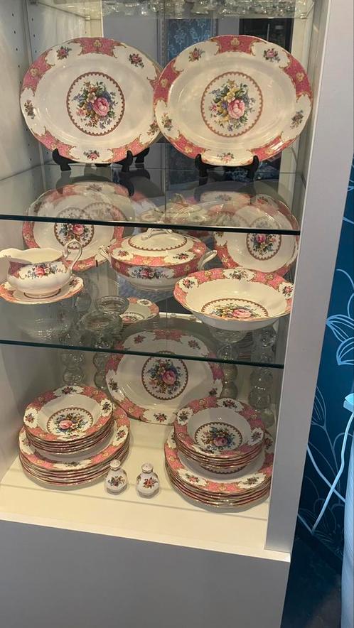 Royal albert, Antiek en Kunst, Antiek | Servies compleet, Ophalen of Verzenden