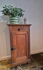 Antiek kastje met bronzen rozet knoppen, Ophalen