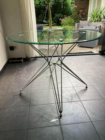 Glazen eettafel beschikbaar voor biedingen