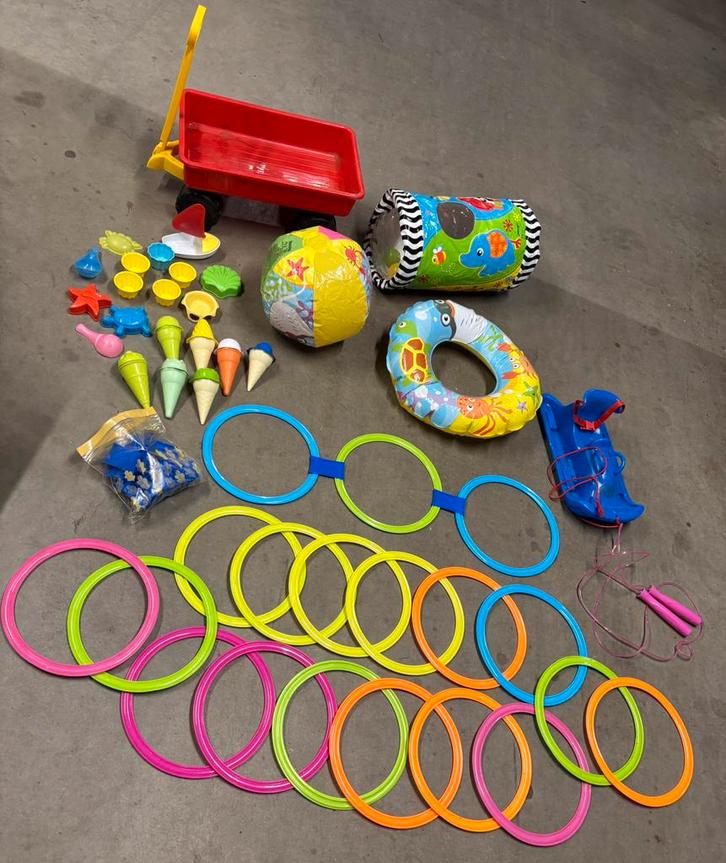 Lotje speelgoed, stapringen, slee voor pop, ijsjes, opblaas, Kinderen en Baby's, Speelgoed | Buiten | Los speelgoed, Zo goed als nieuw