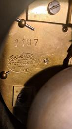 Barrard & Vignon paris pendule onder stolp met 2 kandelaars, Antiek en Kunst, Antiek | Klokken, Ophalen