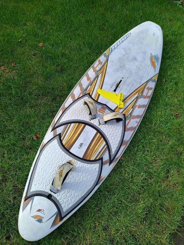 F2 Chilli 108 freestyle board, Watersport en Boten, Windsurfen, Gebruikt, Plank, Minder dan 250 cm, Met vin(nen), Ophalen