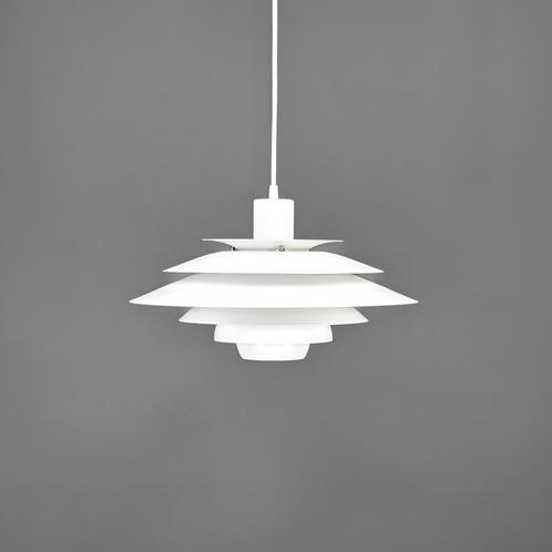 Scandinavische hanglamp in wit - Jeka - Deens design, Huis en Inrichting, Lampen | Hanglampen, Zo goed als nieuw, 75 cm of meer