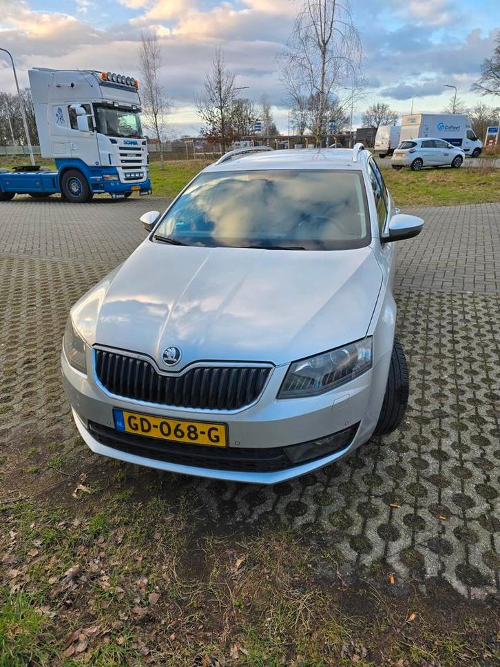 Skoda Octavia 1.2 TSI 77KW Comdi DSG 2015 Grijs, Auto's, Skoda, Particulier, Octavia, ABS, Airbags, Airconditioning, Alarm, Bluetooth