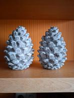Houten dennenappels en 2 bollen., Ophalen of Verzenden, Zo goed als nieuw, Hout