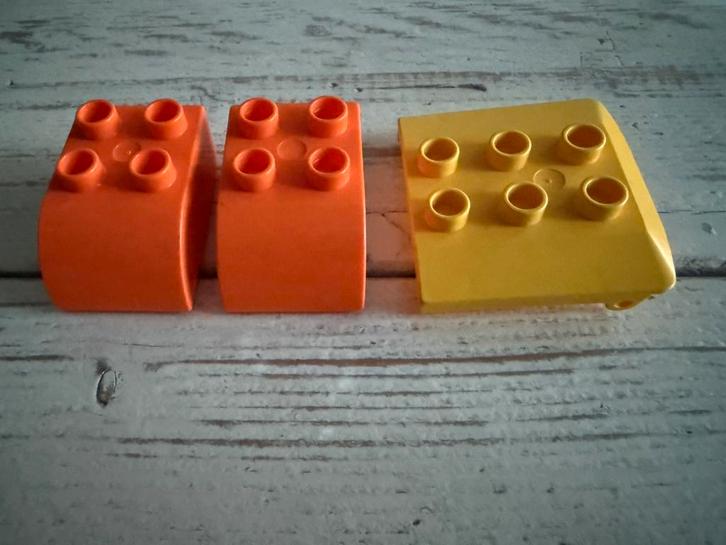 2x oranje 2x2 blokje 1 geel plat 3x2 blokje LEGO DUPLO, Kinderen en Baby's, Speelgoed | Duplo en Lego, Zo goed als nieuw, Duplo