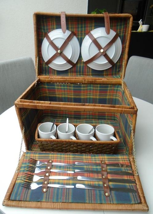 PICKNICKMAND 4 PERSOONS SUPER GROOT VIERKANT 6 Is nieuw, Hobby en Vrije tijd, Picknickmanden, Nieuw, Ophalen of Verzenden