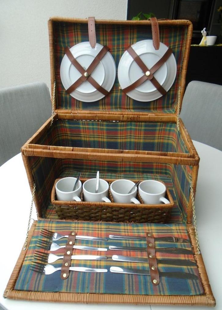 PICKNICKMAND 4 PERSOONS SUPER GROOT VIERKANT 6 Is nieuw, Hobby en Vrije tijd, Picknickmanden, Nieuw, Ophalen of Verzenden