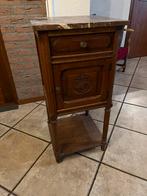 Antiek houten nachtkastje met marmeren blad, Huis en Inrichting, Slaapkamer | Nachtkastjes, Ophalen, Gebruikt, Minder dan 45 cm