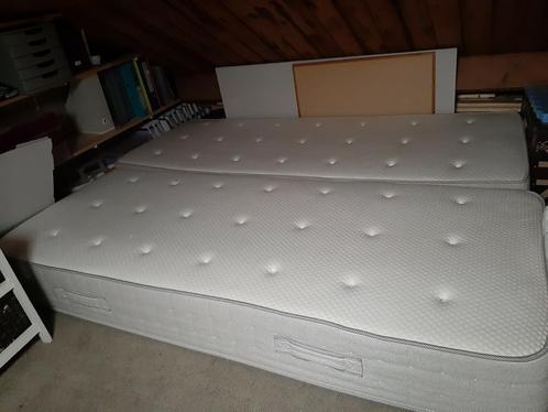 2x Hesseng ikea matrassen, pocketvering/boxspring  90x200, Huis en Inrichting, Slaapkamer | Boxsprings, Zo goed als nieuw, 90 cm