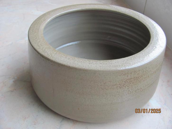 NIEUWSTAAT groen bruin GROTE ronde POT schaal ø 24 x 12 cm, Antiek en Kunst, Antiek | Keramiek en Aardewerk, Ophalen of Verzenden