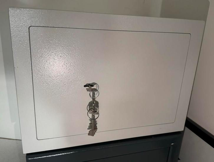 3 sleutels! Zeer degelijke PT-1 kluis brandkast, Huis en Inrichting, Brandblussers en Brandkasten, Zo goed als nieuw, Ophalen