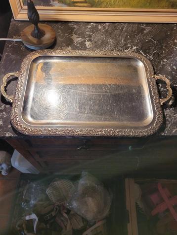 Gegraveerd dienblad.   beschikbaar voor biedingen