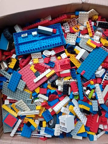 +/- 25 kg lego met boekjes, minifiguren en platen  beschikbaar voor biedingen