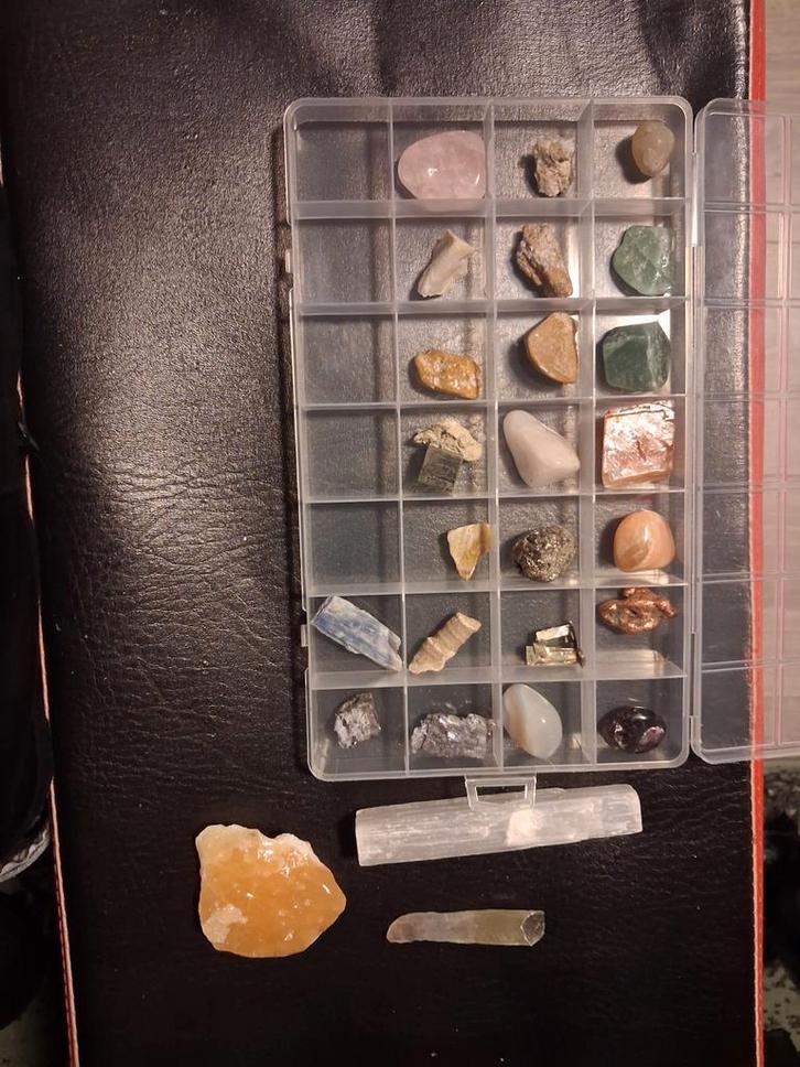 Fossielen, edelstenen kristallen brons verzameling, Verzamelen, Mineralen en Fossielen, Mineraal, Ophalen of Verzenden