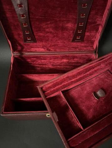 Vintage Bordeaux Rode Bijouterie Koffer beschikbaar voor biedingen