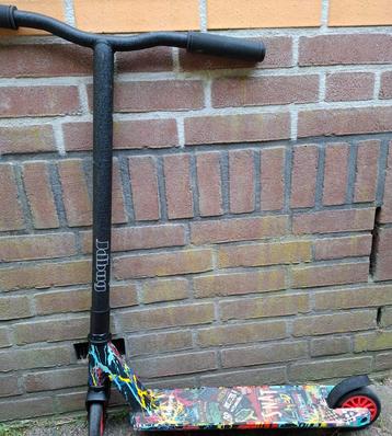 leuke step met graffiti stijl. beschikbaar voor biedingen