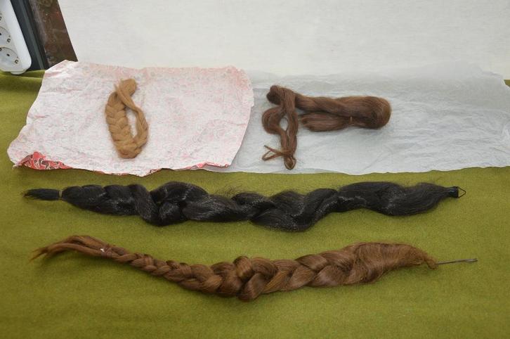 4 vintage echt haar vlechten / haarstukken uit de jaren 70, Sieraden, Tassen en Uiterlijk, Uiterlijk | Haarverzorging, Zo goed als nieuw