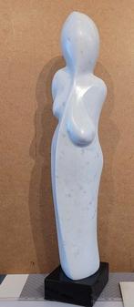 Willy DE MEESTER, vrouw in Carrara-marmer, Antiek en Kunst, Kunst | Beelden en Houtsnijwerken, Ophalen