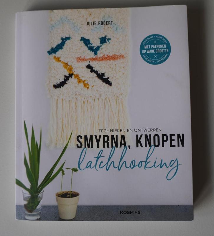 Julie Robert Smyrna Knopen latchhooking boek, Hobby en Vrije tijd, Breien en Haken, Zo goed als nieuw, Breien of Haken, Patroon of Boek