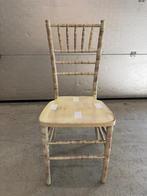 Partij van 103 houten whitewash tiffany/chiavari stoelen, Huis en Inrichting, Stoelen, Ophalen, Zo goed als nieuw, Bruin, Vijf, Zes of meer stoelen
