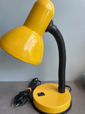 Vintage burea lampje geel beschikbaar voor biedingen