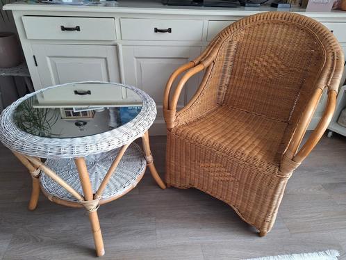 Rieten relaxstoel en rieten tafeltje erbij, Tuin en Terras, Tuinstoelen, Zo goed als nieuw, Rotan, Ophalen
