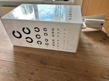 Oogtestkast / Visustafel beschikbaar voor biedingen