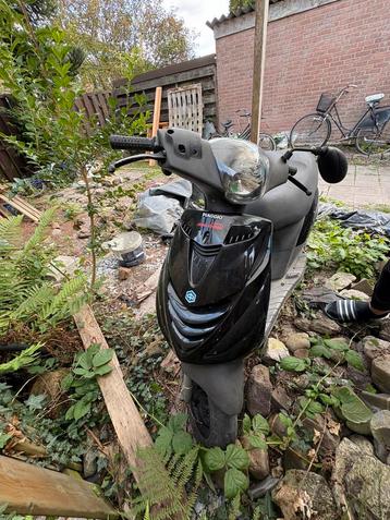 Zwarte 70cc 4 takt zip sp 2014 beschikbaar voor biedingen