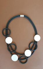 Rubber en aluminium ketting met magneetsluiting, Ophalen of Verzenden, Nieuw, Zilver, Kunststof