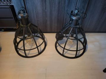 2 hanglampen beschikbaar voor biedingen