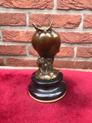 bronzen beeldje van een uil beschikbaar voor biedingen