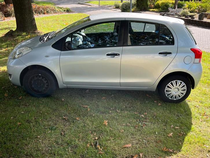 Toyota Yaris 1.0 12V Vvt-i 5DR 2009 Grijs, Auto's, Toyota, Particulier, Yaris, Benzine, A, Hatchback, Handgeschakeld, Origineel Nederlands