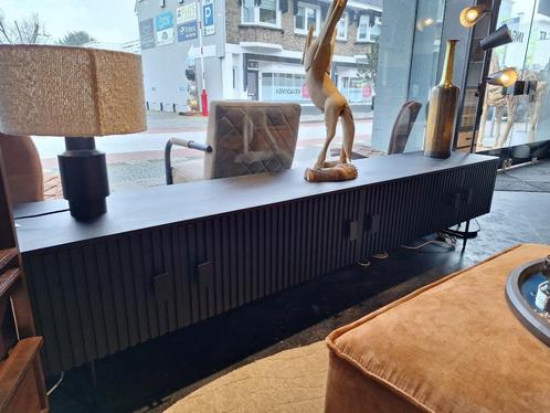 TV-meubel Remi Mangohout en Metaal 250 cm – Zwart, Huis en Inrichting, Kasten | Televisiemeubels, Nieuw, Minder dan 100 cm, 200 cm of meer