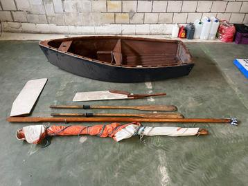 Vintage Wooden Sailboat – Complete with Mast, Sail & Rudder beschikbaar voor biedingen
